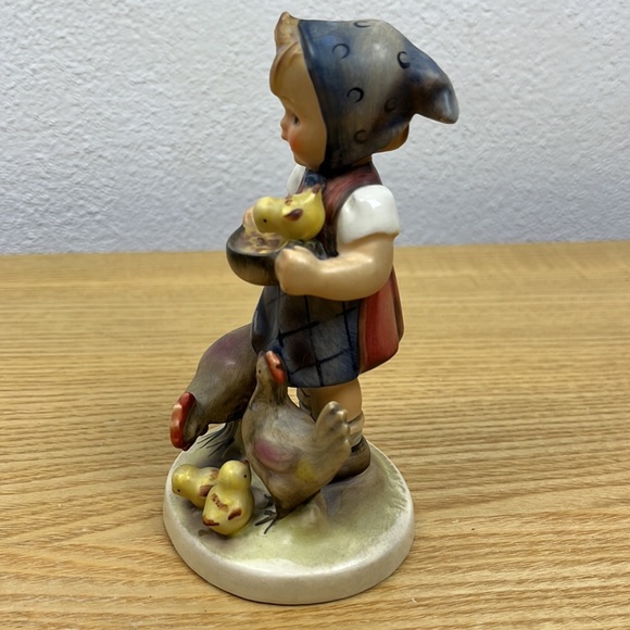 Hummel feeding time #199 - Picture 5 of 6